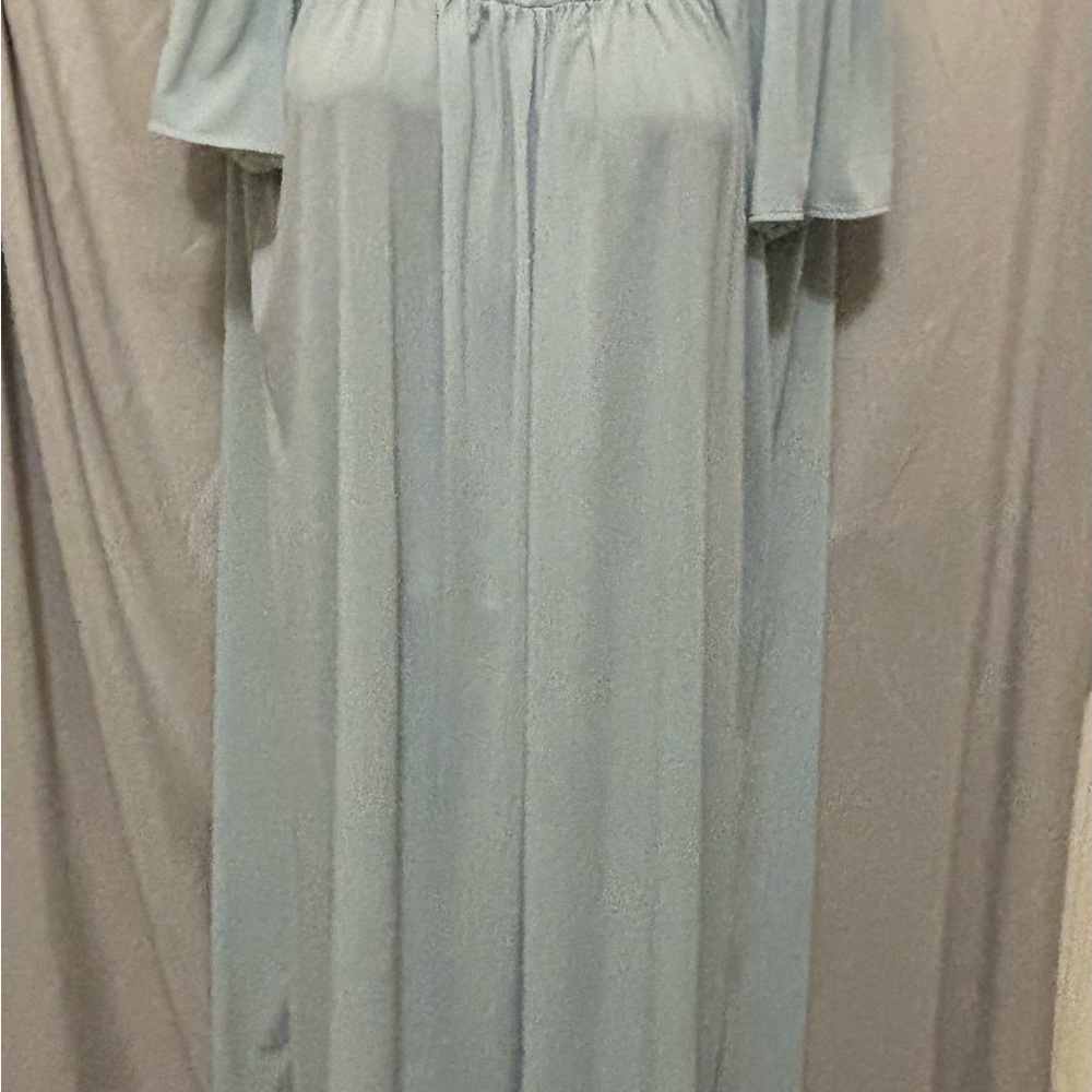 Women's night gown short light blue with floral embroidery neckline sz M